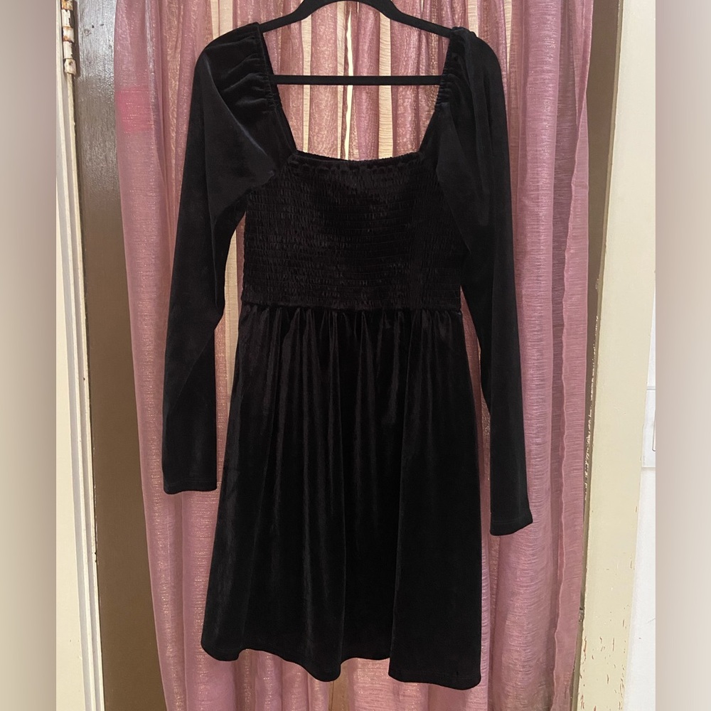 NWT GAP Black Velvet Long Sleeve Dress
